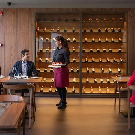 Bah Barcelona Airport 4*